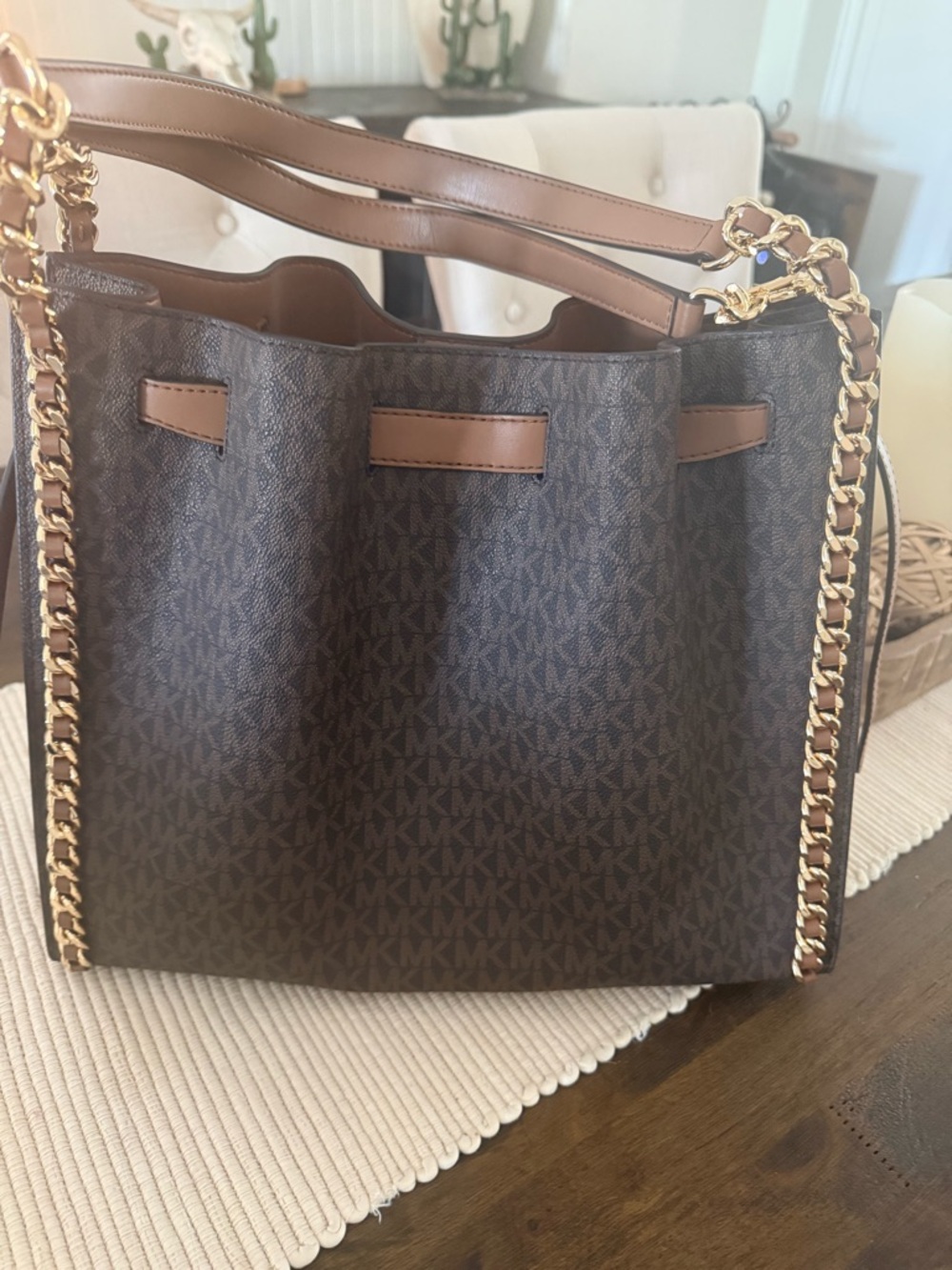 Michael Kors Brown Logo-Print Shoulder Bag with Gold Chain Detail - Picture 3 of 6